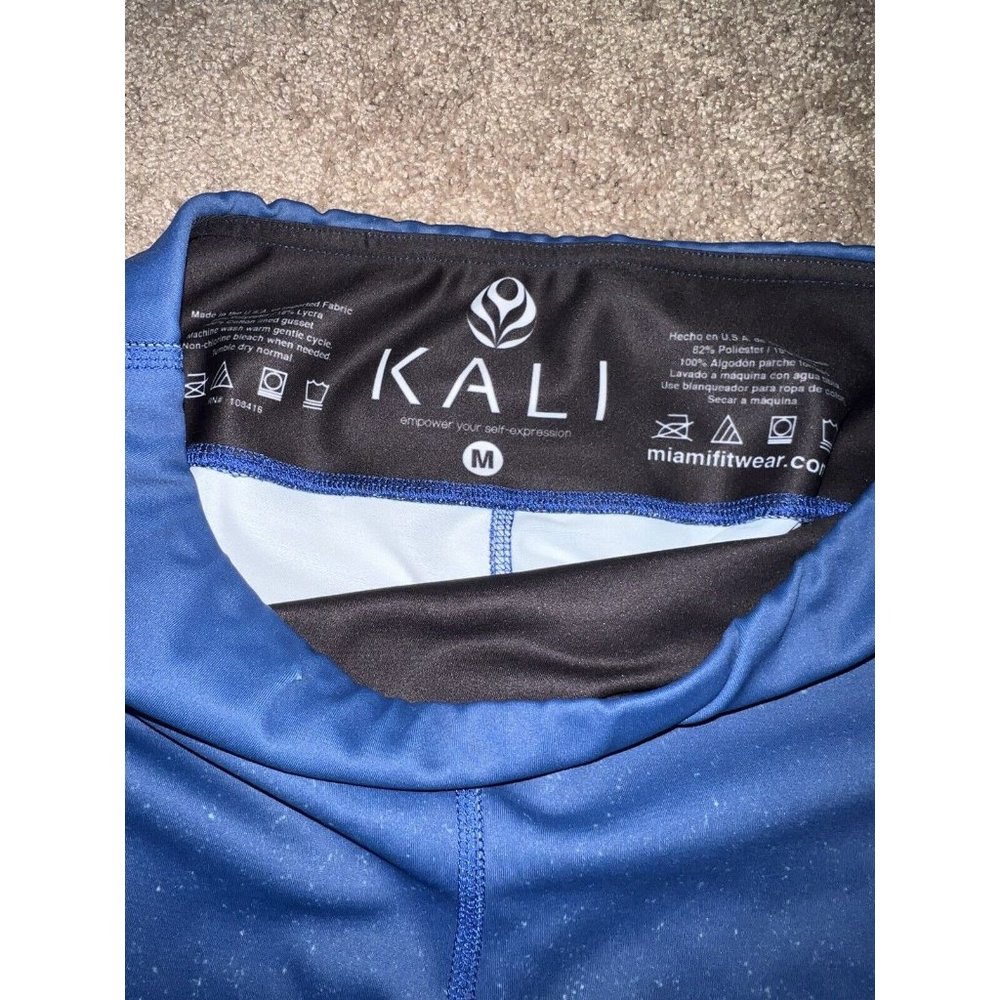 Kali X Peloton Cropped Leggings Blue Leopard Print Athletic Workout Size‎ Medium - Picture 3 of 4